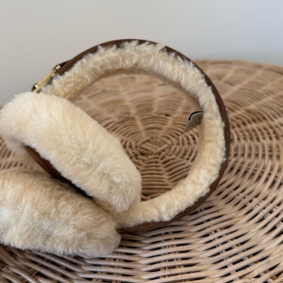 *SOLD* UGG Earmuffs - Picture 4 of 6